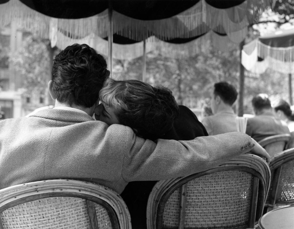 Parisian Lovers *retouching required*