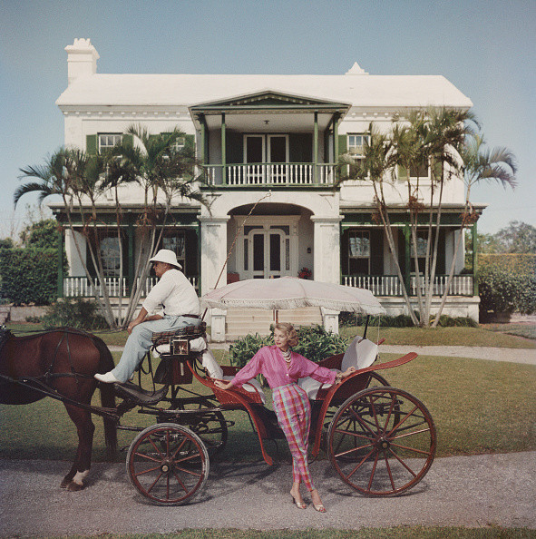 Bermudan Hostess